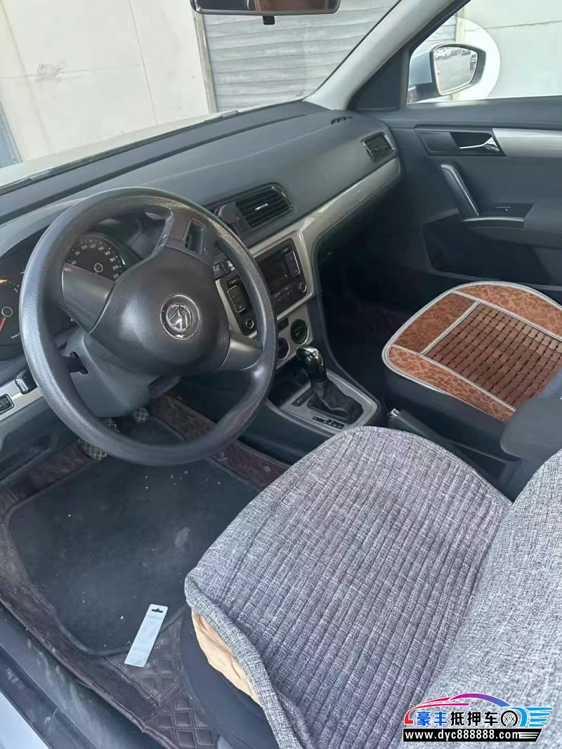 13年大众朗逸轿车抵押车出售