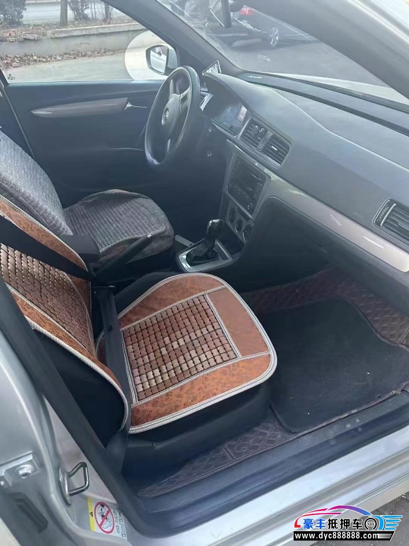 13年大众朗逸轿车抵押车出售