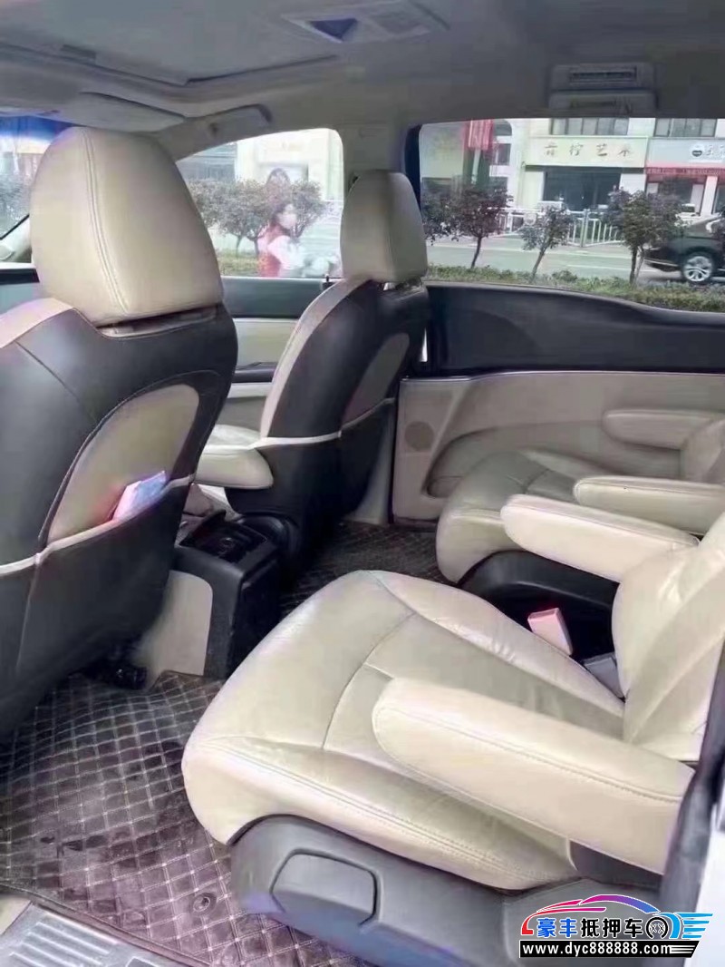 11年别克GL8轿车抵押车出售