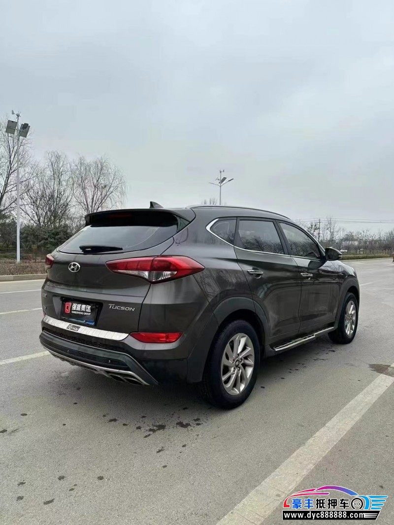 16年现代途胜轿车抵押车出售