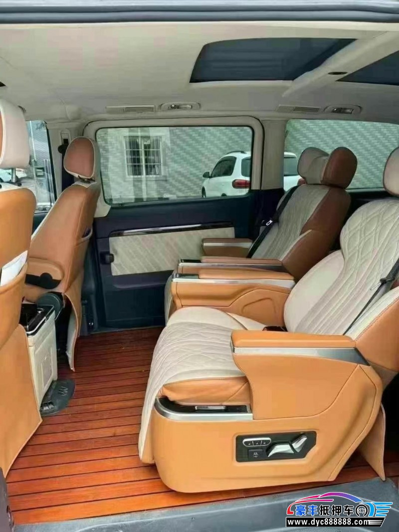 13年奔驰唯雅诺轿车抵押车出售