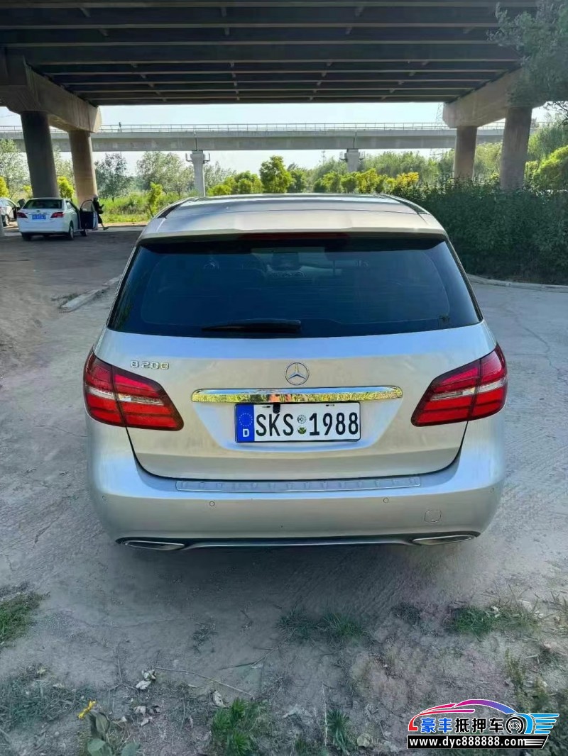 18年奔驰B轿车抵押车出售