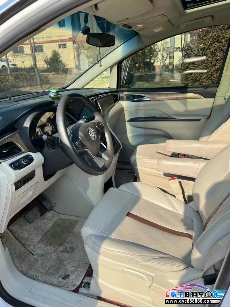 17年别克GL8轿车抵押车出售