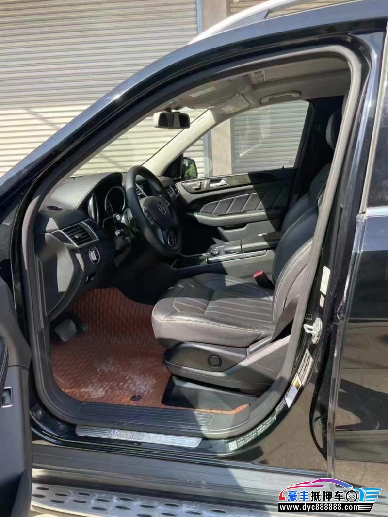 16年奔驰GL轿车抵押车出售