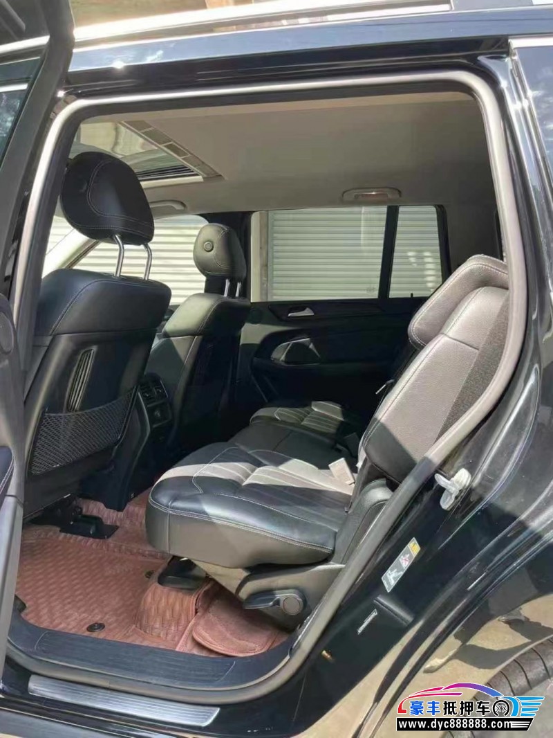 16年奔驰GL轿车抵押车出售