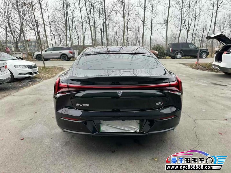 24年哪吒S轿车抵押车出售