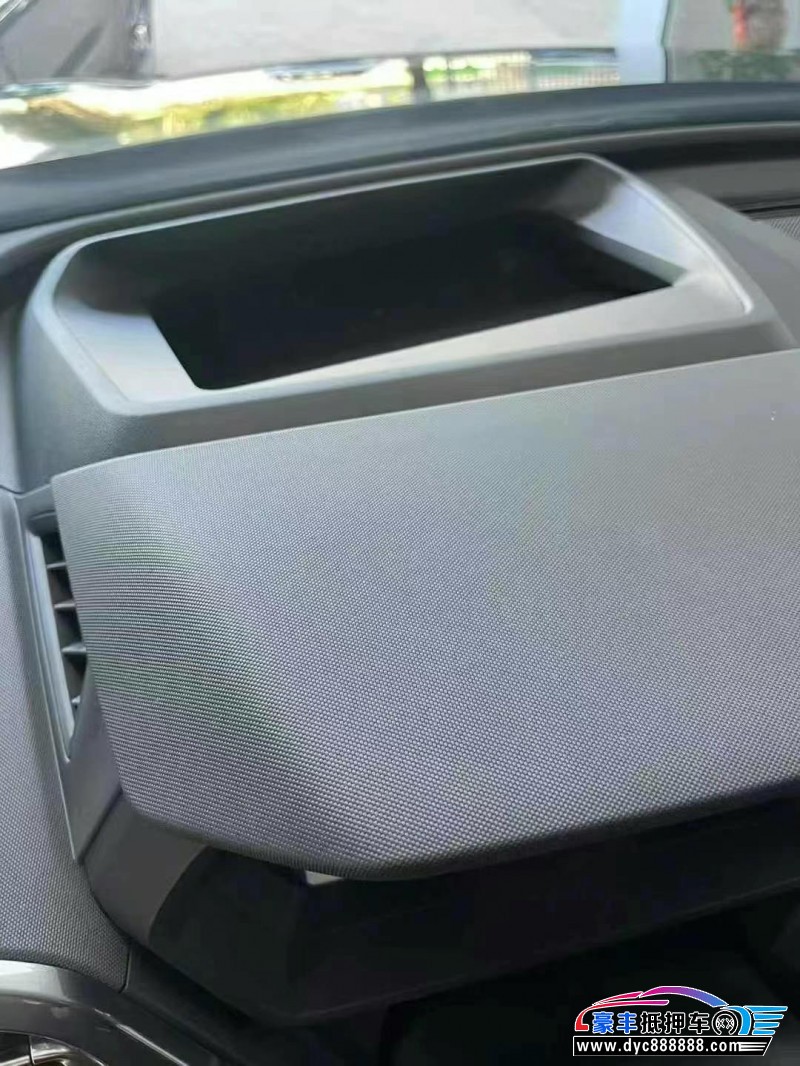 25年奥迪Q5轿车抵押车出售