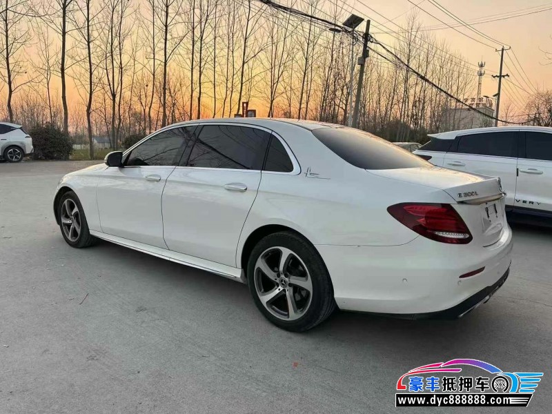 17年奔驰E轿车抵押车出售