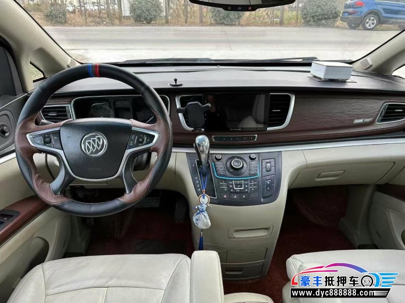 14年别克GL8轿车抵押车出售