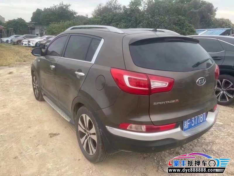 13年起亚智跑轿车抵押车出售