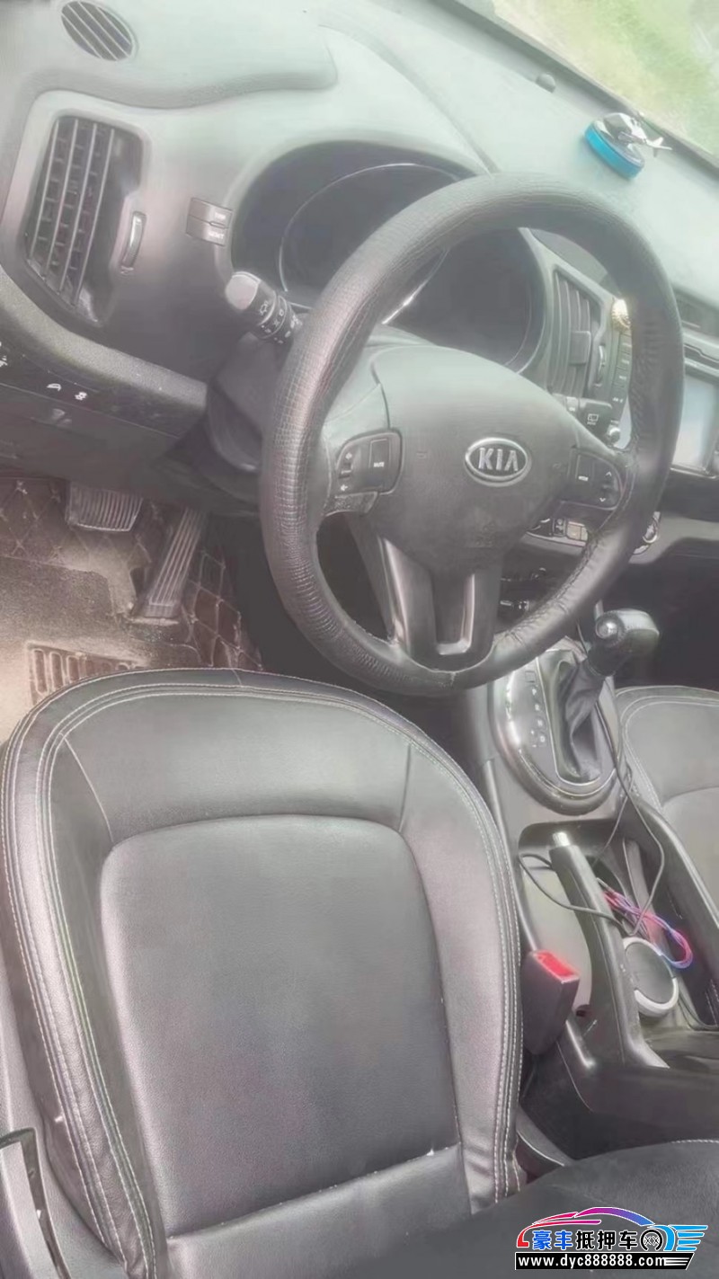 13年起亚智跑轿车抵押车出售