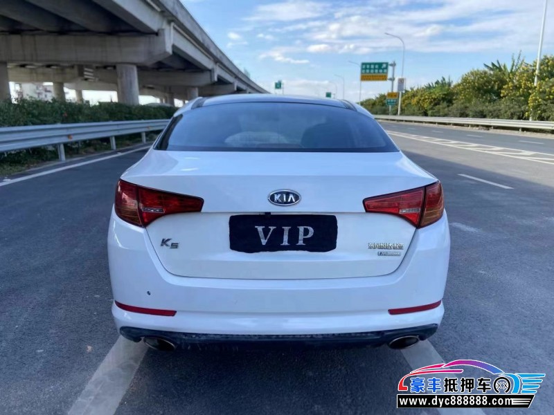 12年起亚K5轿车抵押车出售