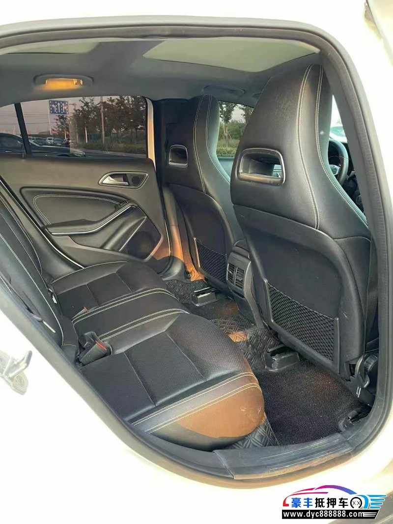 19年奔驰GLA轿车抵押车出售