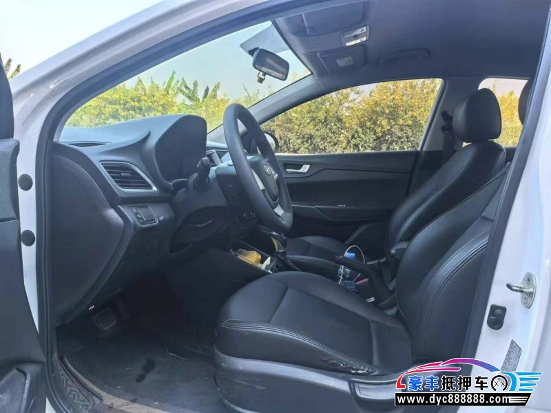 18年现代悦纳轿车抵押车出售