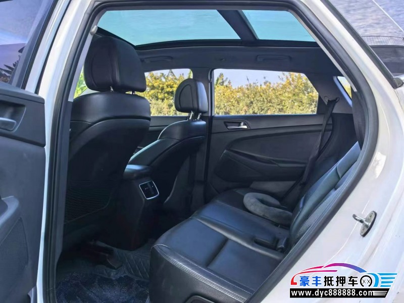 16年现代途胜轿车抵押车出售