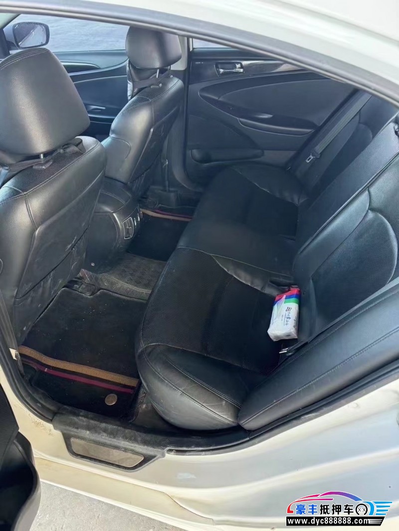 14年现代索纳塔八轿车抵押车出售