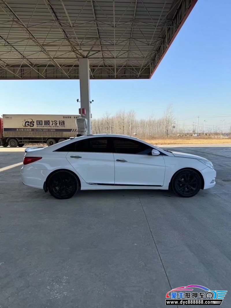 14年现代索纳塔八轿车抵押车出售