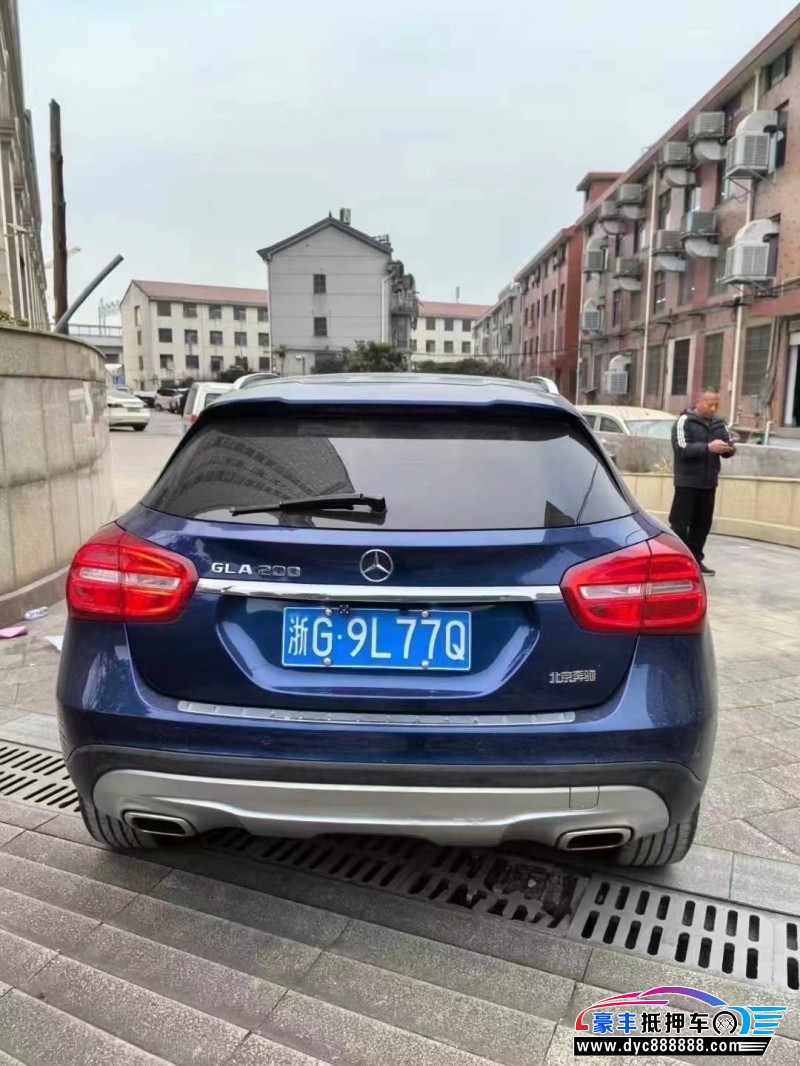 16年奔驰GLA轿车抵押车出售