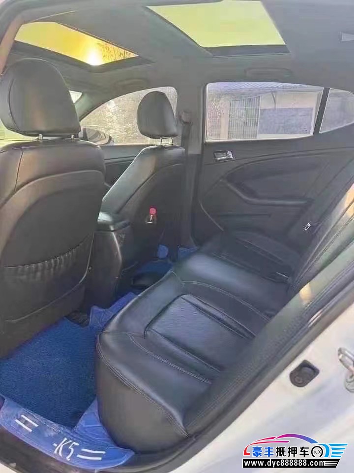 13年起亚K5轿车抵押车出售