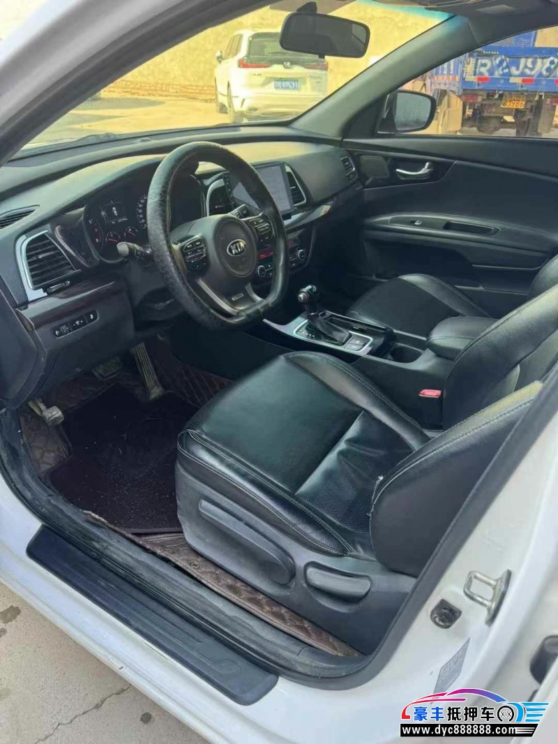 17年起亚K4轿车抵押车出售