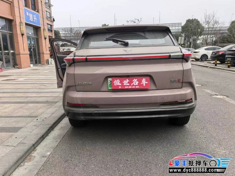 23年哪吒u-ll400轿车抵押车出售