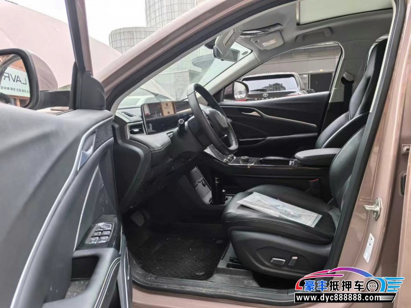 23年哪吒u-ll400轿车抵押车出售