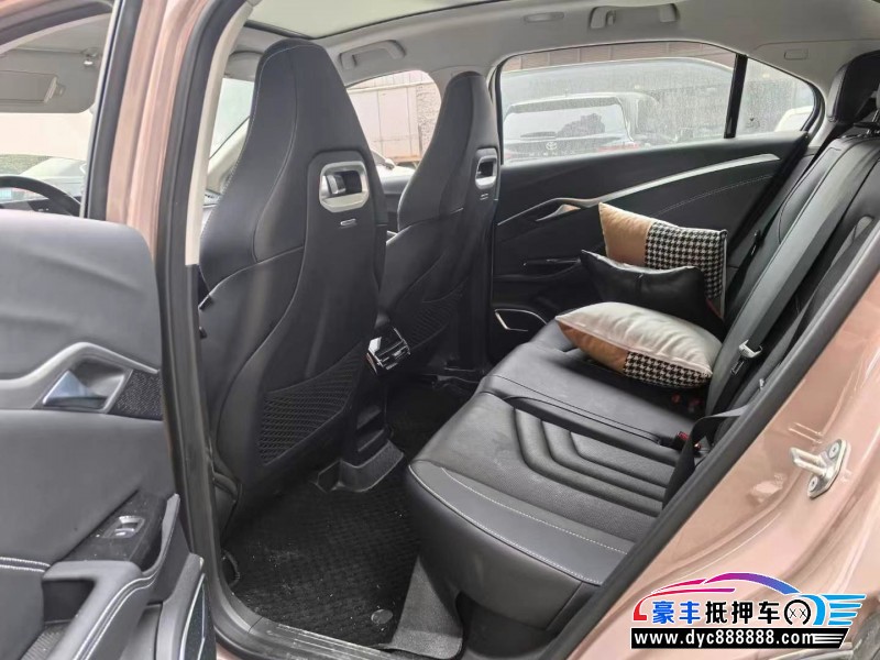 23年哪吒u-ll400轿车抵押车出售