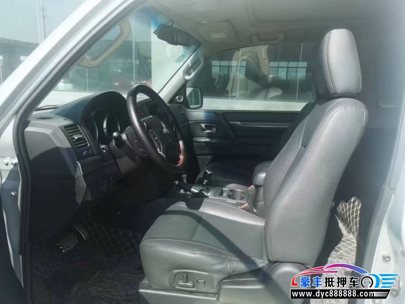 09年三菱帕杰罗轿车抵押车出售