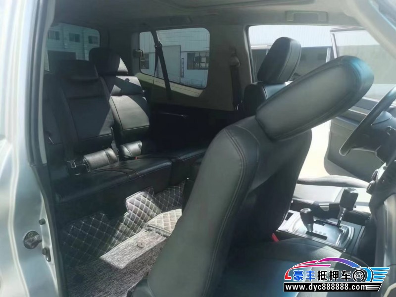 09年三菱帕杰罗轿车抵押车出售