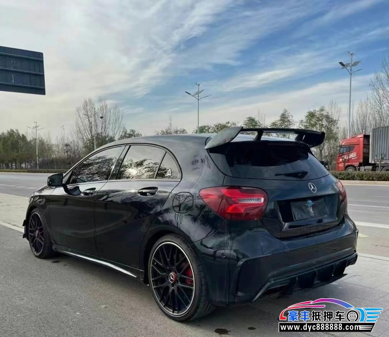 18年奔驰A级AMG轿车抵押车出售