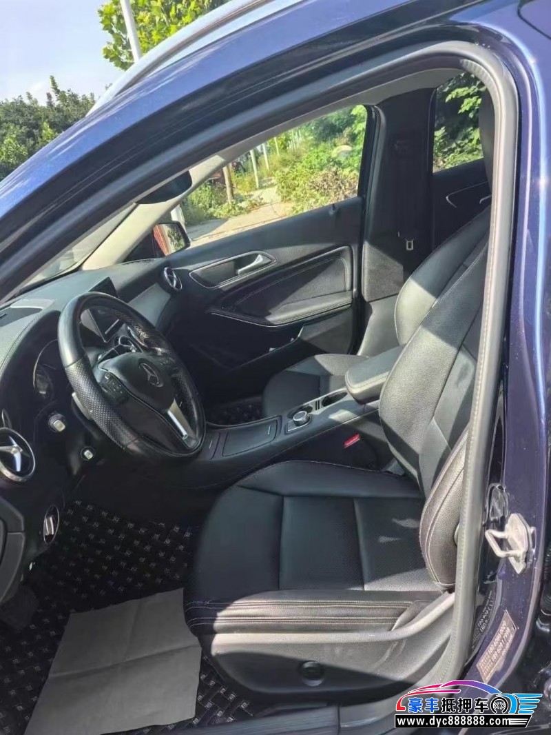 15年奔驰GLA轿车抵押车出售