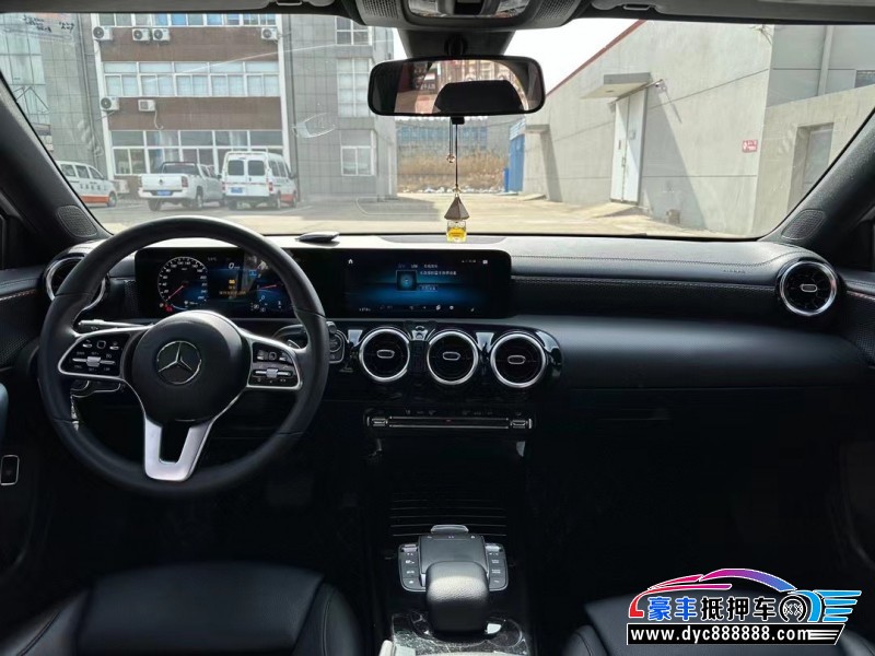 21年奔驰A轿车抵押车出售