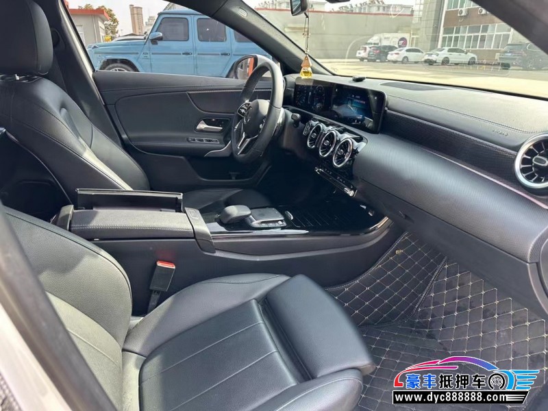 21年奔驰A轿车抵押车出售