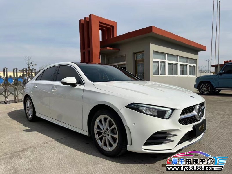 21年奔驰A轿车抵押车出售