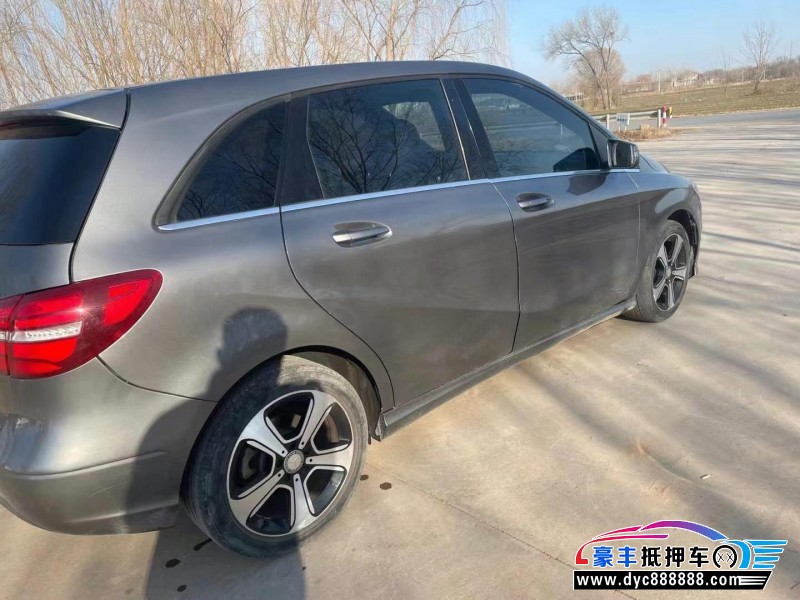 17年奔驰B轿车抵押车出售