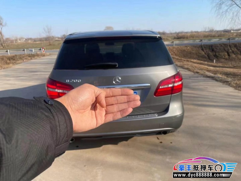 17年奔驰B轿车抵押车出售