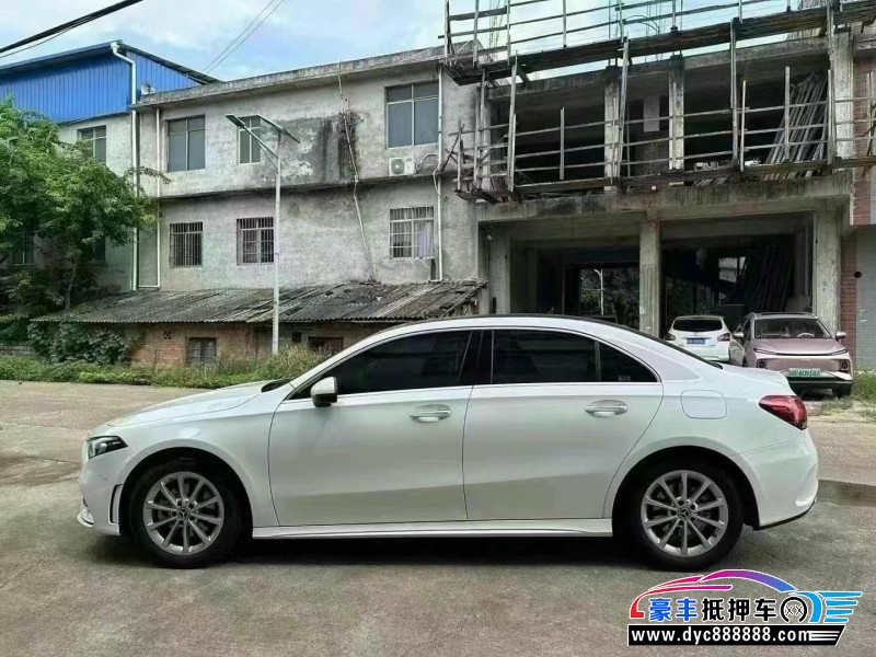 22年奔驰A轿车抵押车出售