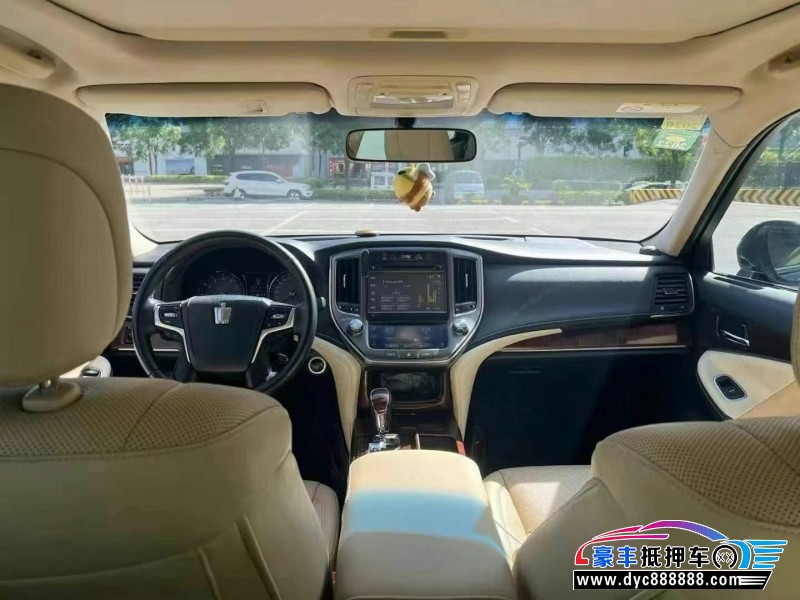 16年丰田皇冠轿车抵押车出售