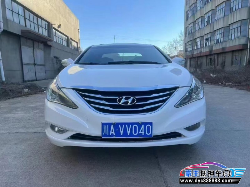 13年现代索纳塔八轿车抵押车出售