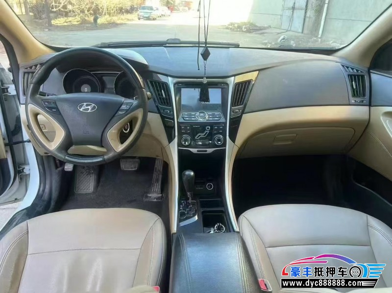 13年现代索纳塔八轿车抵押车出售