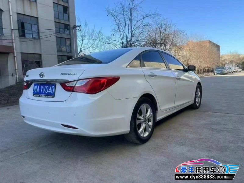 13年现代索纳塔八轿车抵押车出售