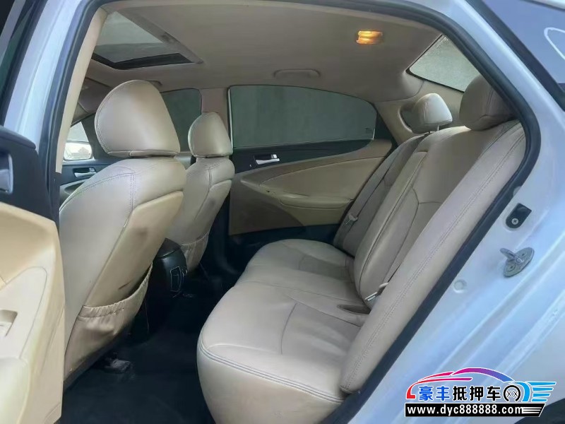 13年现代索纳塔八轿车抵押车出售