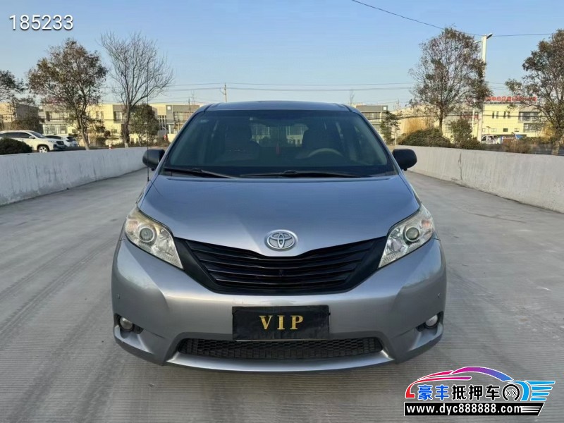 13年丰田塞纳轿车抵押车出售