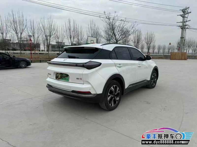 23年哪吒U轿车抵押车出售