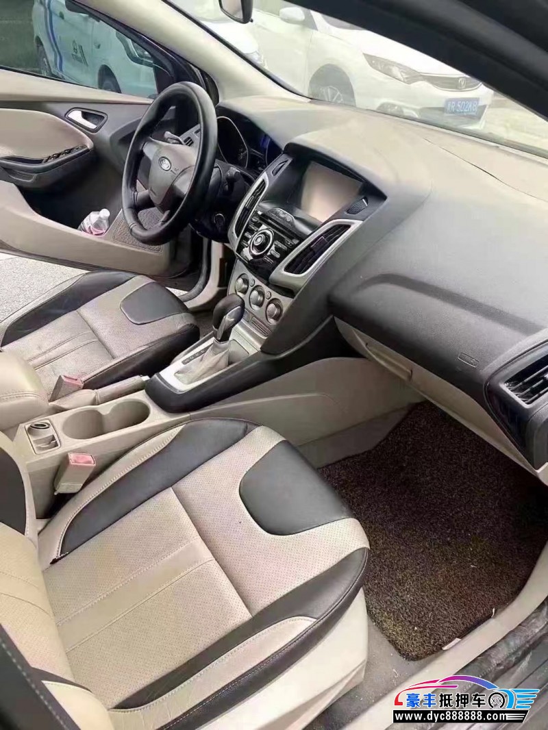 15年福特福克斯轿车抵押车出售