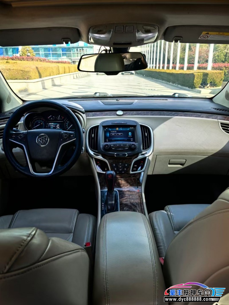 15年别克君越轿车抵押车出售