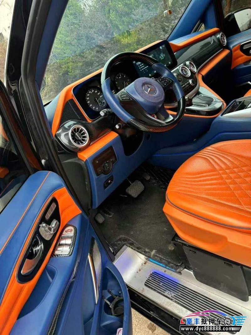 22年奔驰威霆轿车抵押车出售