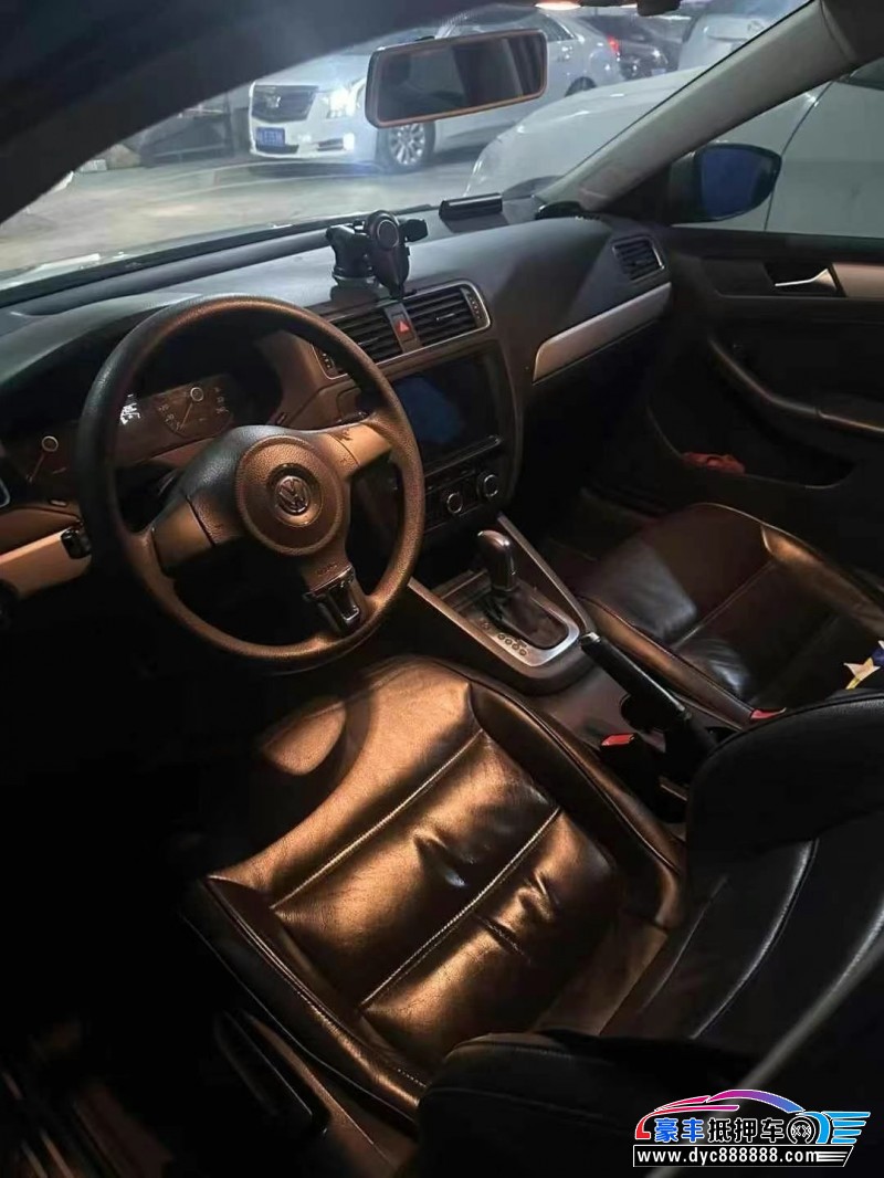 13年大众速腾轿车抵押车出售