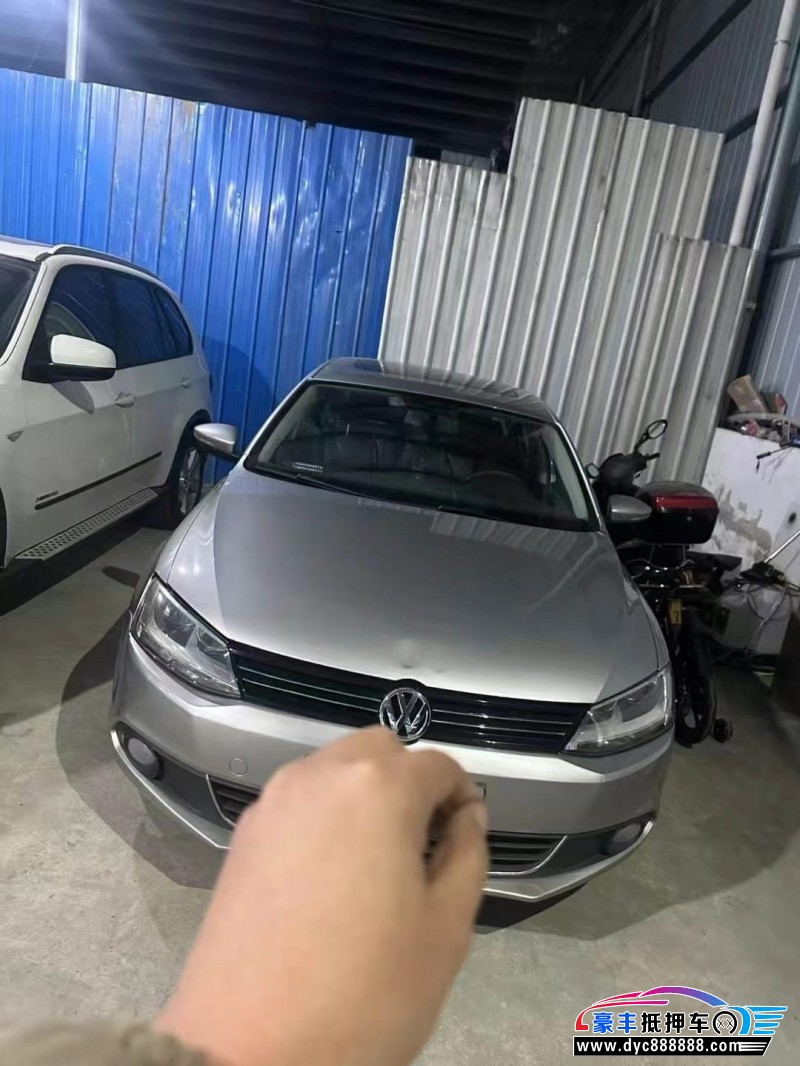 13年大众速腾轿车抵押车出售