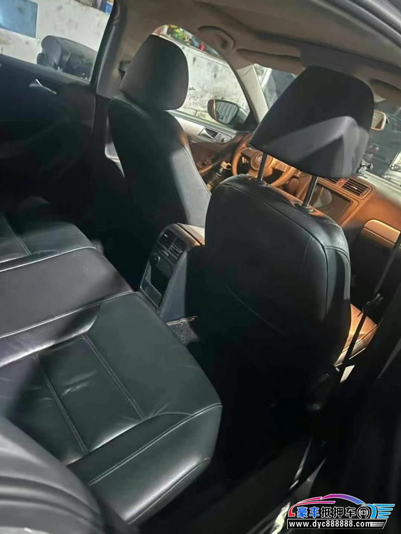 13年大众速腾轿车抵押车出售